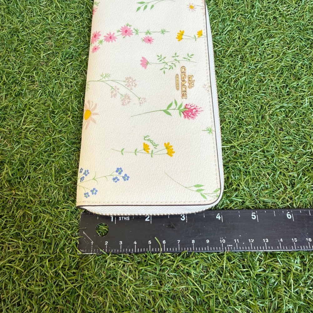 COACH Accordion Zip Around Wallet White Floral Wildflower Print C4452 - Picture 8 of 8